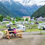 אתר קמפינג Hochoben - Only Empty Lots