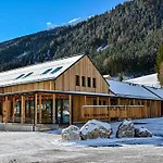 Hochoben - Only Empty Lots אתר קמפינג מאלניץ