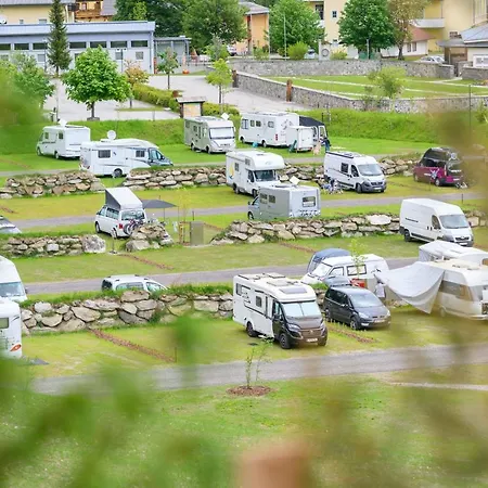 Hochoben - Only Empty Lots 2* مالنتز